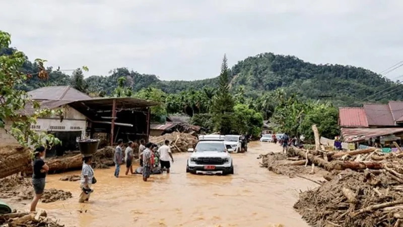 Sejumlah Wilayah di Tapteng Masih Terisolir, Ada 10 Titik Longsor. (Istimewa).