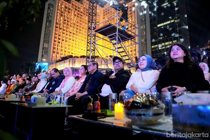 Gubernur DKI Jakarta, Pramono Anung dan Wakil Gubernur DKI Jakarta, Rano Karno menghadiri kegiatan perayaan malam Tahun Baru 2026 di Bundaran Hotel Indonesia (HI), Jakarta Pusat, Rabu (31/12). (Beritajakarta).