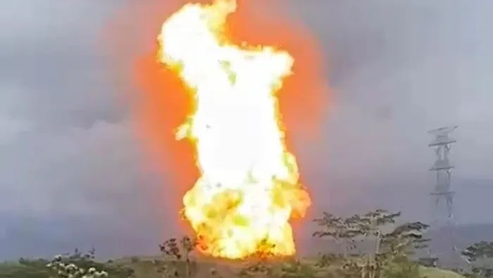 Foto: Tangkapan layar ledakan pipa gas di Inhil, Riau. (dok video beredar)