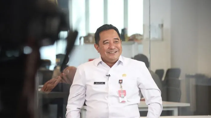 Pejabat Kemendagri Bahtiar Baharuddin dimutasi karena diduga korupsi (Detik)