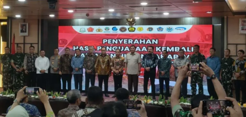 Ilustrasi: Satgas PKH menyerahkan hasil peguasaan kembali lahan. (Kontan)