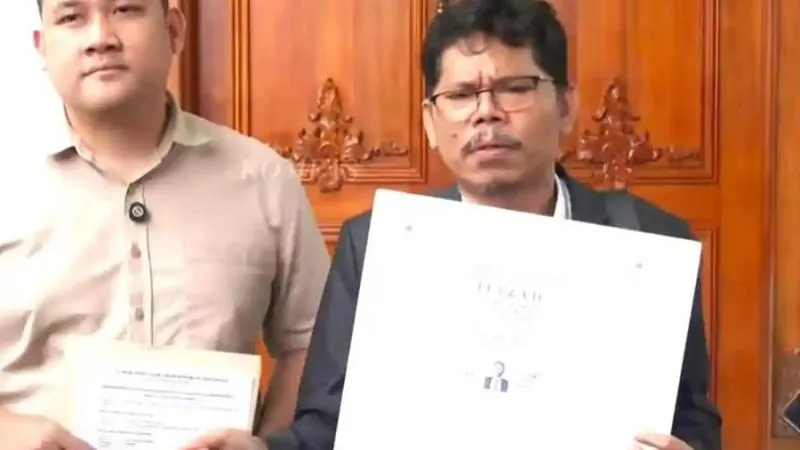 Bonatua Dapat Salinan Ijazah Jokowi dari KPU RI Usai Menang Sengketa. (Istimewa).