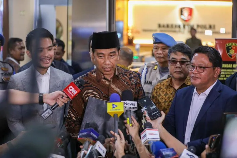 Presiden ke-7 Joko Widodo (Jokowi) memenuhi panggilan Bareskrim Polri di Mabes Polri, Jakarta, Selasa (20/5/2025). Bisnis/Himawan L Nugraha 