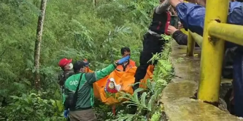 Heboh Pria Tewas Gantung Diri di Kampus Unpad Jatinangor. (ayo bandung).