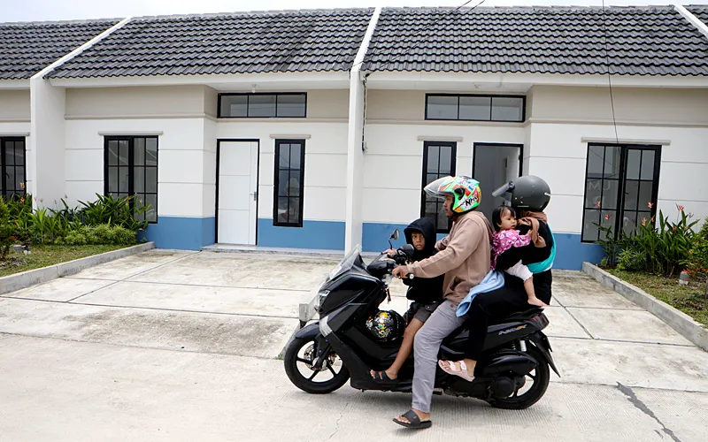 BTN meluncurkan program KPR subsidi khusus untuk wartawan dan karyawan industri media, dengan alokasi awal 1.000 hingga 2.000 unit rumah, yang diresmikan di Grand Harmoni Cibitung, Bekasi. Program ini menawarkan suku bunga tetap 5% selama 20 tahun, uang muka minimal 1%, dan menyasar MBR (Masyarakat Berpenghasilan Rendah) dengan penghasilan hingga Rp13-14 juta. Robinsar Nainggolan