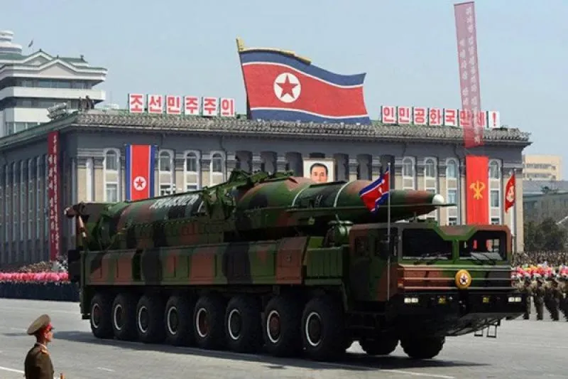 Rudal antarbenua jarak menengah Korea Utara, KN-08, tampak dalam parade militer ANTARA/Reuters/businessinsider.co.id.