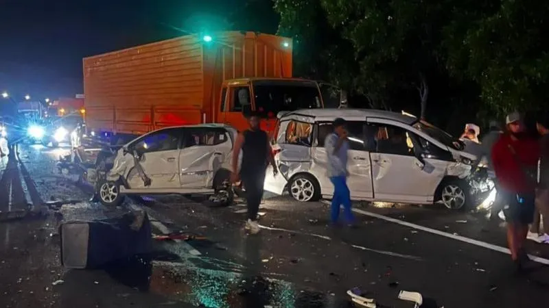 kecelakaan beruntun di ruang Tol Cipularang KM 93. (merdeka.com).
