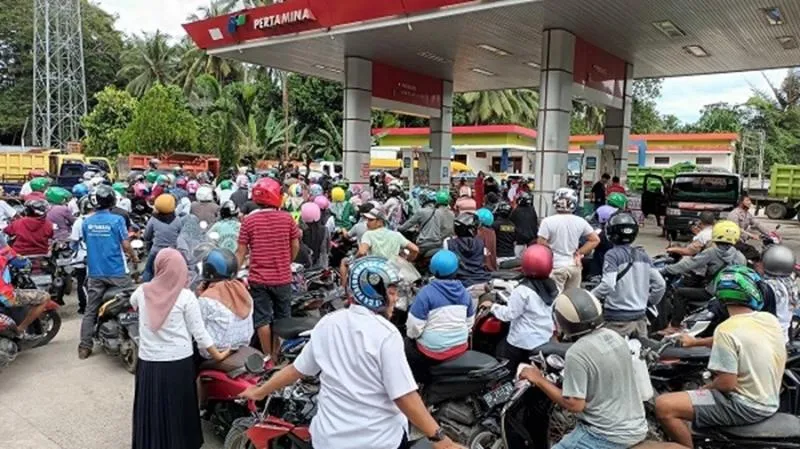 Panic Buying di Sumatera Dipicu Isu BBM Naik, SPBU Diserbu Antrean. (Istimewa).