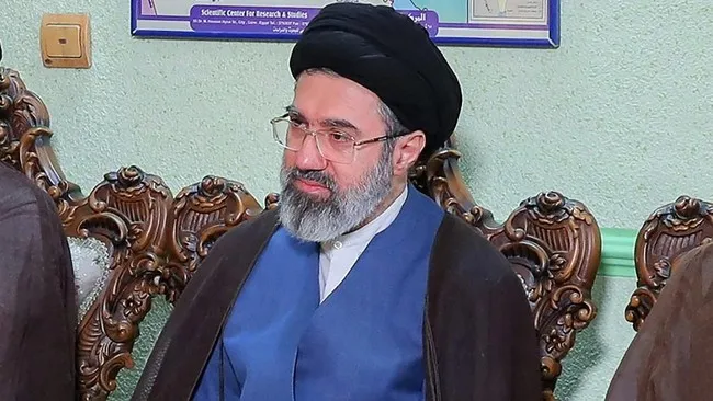 Resmi, Anak Khamenei, Mojtaba Khamenei Jadi Pemimpin Tertinggi Iran. (cnnindonesia.com).