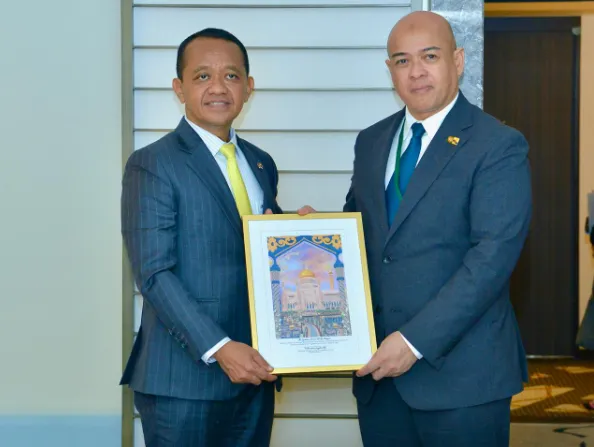 Menteri Energi dan Sumber Daya Mineral (ESDM) Bahlil Lahadalia menggelar pertemuan bilateral strategis dengan Deputy Minister (Energy) at the Prime Minister`s Office Brunei Darussalam, Dato Seri Paduka Awang Haji Mohamad Azmi Bin Haji Mohd Hanifah di Tokyo, Ahad (15/3). (ESDM)