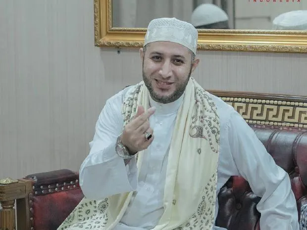 Terseret Kasus Pelecehan Sesama Jenis, Syekh Ahmad Al Misry Buka Suara. (Istimewa).