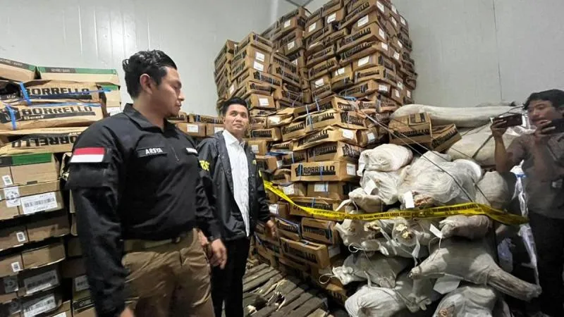4 Orang Jadi Tersangka Peredaran 12,9 Ton Daging Domba Kedaluwarsa. (detik).