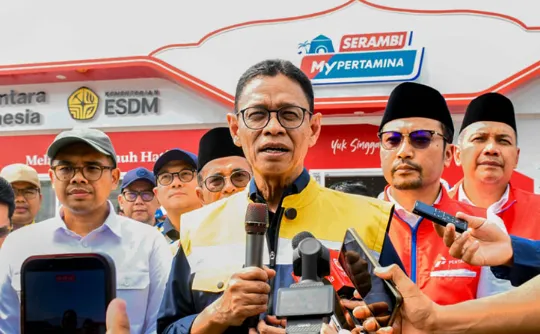 Wamen ESDM Yuliot Tanjung saat meninjau Rest Area KM 379A Batang, Rabu (18/3). (ESDM)