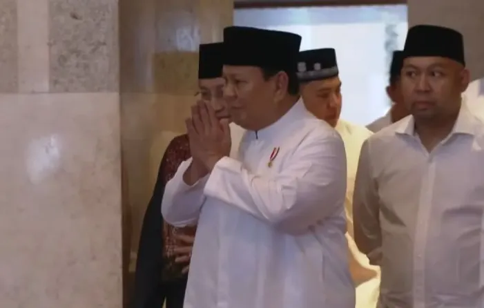 Ilustrasi: Presiden Prabowo Subianto saat melaksanakan Shalat Idul Fitri 2025 di Mesjid Istiqlal, Jakarta. tahun ini Presiden dijadwalkan akan Shalat Ied di Aceh. (Antaranews) 