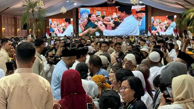 Presiden Prabowo Mengadakan Open House di Istana Negara bersama Warga dari berbagai kota (Detik)