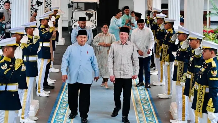 Mantan Presiden Jokowi bersama keluarga hadir dalam acara open house Presiden Prabowo di Istana Merdeka (Biro Pers Sekretariat Presiden)  