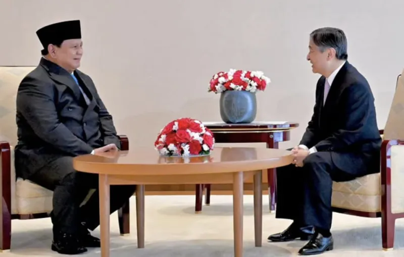 Presiden Republik Indonesia Prabowo Subianto melakukan kunjungan kehormatan kepada Kaisar Jepang Naruhito di Istana Kekaisaran Jepang, Tokyo, Senin (30/3). (Instagram/@sekretariat.kabinet)