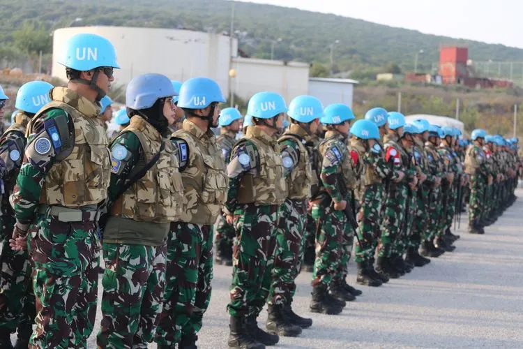 Prajurit TNI yang tergabung dalam Satgas Kontingen Garuda (Konga) United Nations Interim Force in Lebanon (UNIFIL) atau pasukan perdamaian PBB dalam keadaan siaga dan waspada. Ratusan personel Satgas Force Headquarters Support Unit XXVI-01 Konga UNIFIL menggelar latihan rencana kontijensi sejak Minggu (29/10/2023).(Dok. Puspen TNI)