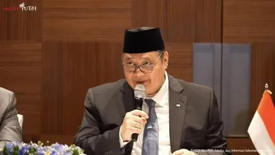 Menko Airlangga memperkirakan kebijakan kerja dari rumah (WFH) bagi ASN setiap Jumat dapat menghemat belanja APBN hingga Rp6,2 triliun. (Tangkapan Layar Youtube Setpres).