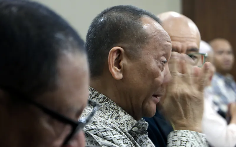 Sekretaris Mahkamah Agung periode 2011–2016 Nurhadi divonis pidana selama 5 tahun penjara, denda sebesar Rp500 juta juga pidana tambahan berupa pembayaran uang pengganti senilai besaran gratifikasi yang diterima, yakni Rp137,16 miliar subsider pidana penjara selama 3 tahun. Robinsar Nainggolan