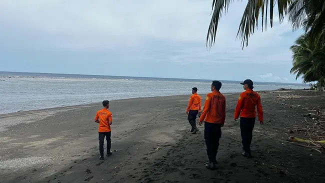 Air Laut Mendadak Surut Imbas Gempa, Warga Ternate Panik Berlarian. (Basarnas).