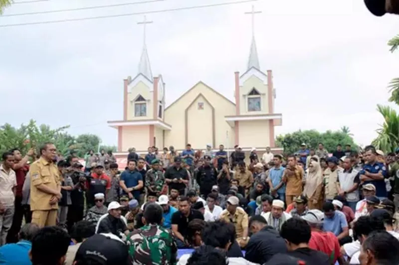 Sempat Terlibat Bentrok, Dua Desa di Halmahera Tengah Sepakat Damai. (Beritasatu).