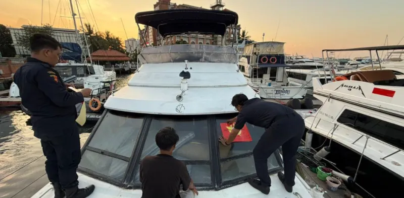 Bea Cukai Jakarta memeriksa kapal-kapal pesiar pribadi atau yacht. (Liputan6)