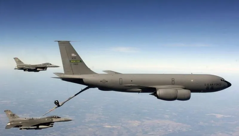 Pesawat Tanker Amerika Serikat (Airspacereviews.com)
