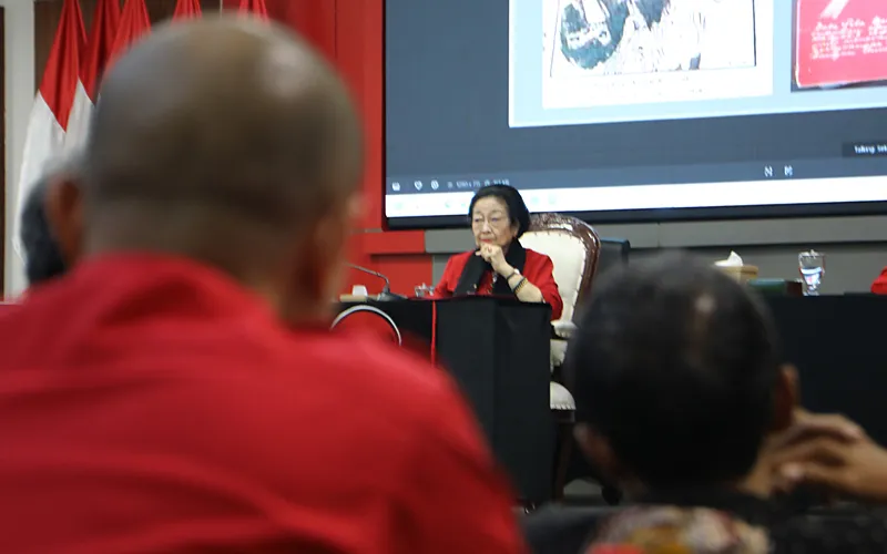 Presiden kelima RI sekaligus Ketua Umum PDI-P Megawati Soekarnoputri menegaskan gerakan menolak pangkalan militer asing masih relevan diterapkan Indonesia di tengah situasi global saat ini. Megawati menekankan bahwa semangat KAA dan Gerakan Non-Blok (GNB) merupakan jawaban terbaik untuk mengikis pengaruh neokolonialisme dan imperialisme (Nekolim). Robinsar Nainggolan