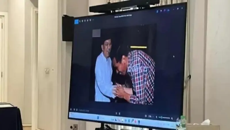 Perlihatkan Foto Jokowi Sungkem, JK: Saya yang Bawa ke Jakarta. (Istimewa).