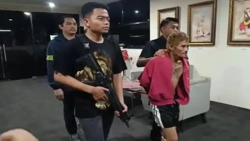 Pemuda Bunuh Ibu Tiri di Tangerang, Polisi: Motifnya Dendam. (Tribun).