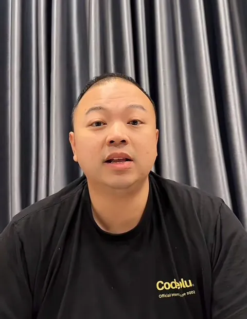Profil Codeblu, food reviewer yang viral di TikTok/Foto: TikTok.com/codebluuuu