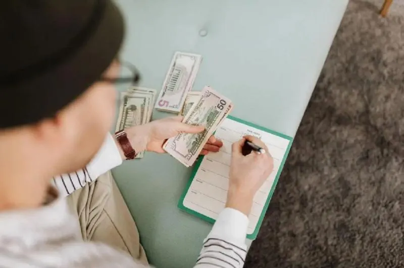 Krisis Dompet! 5 Cara Cerdas Selamatkan Keuangan Sebelum Terlambat  foto:idntimes.com