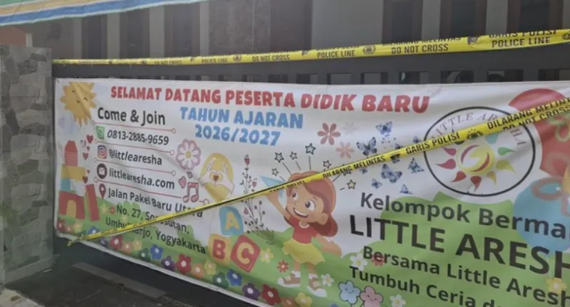 Aparat Polresta Yogyakarta menggerebek sebuah tempat penitipan anak (daycare) di kawasan Umbulharjo, Kota Yogyakarta, pada Jumat (24/4/2026) sore. (Detik)