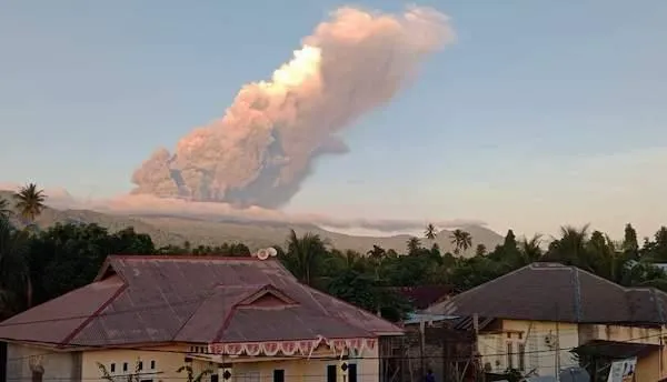 2 Orang Meninggal Akibat Gunung Dukono di Halmahera Utara Meletus. (Istimewa).