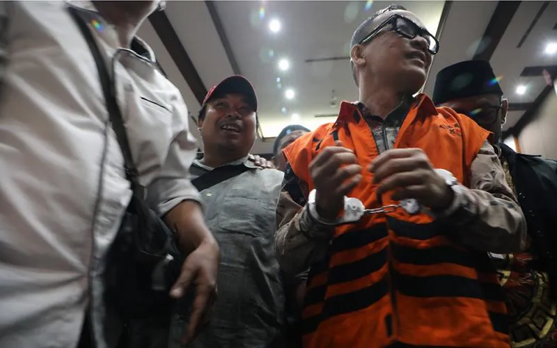 Jaksa KPK mendakwa eks Wamenaker Immanuel Ebenezer Gerungan atau Noel melakukan pemerasan pengurusan sertifikasi K3 bersama sejumlah ASN Kemnaker. Jaksa menuntut Menjatuhkan pidana terhadap Terdakwa Immanuel Ebenezer Gerungan berupa pidana penjara selama 5 tahun. Robinsar Nainggolan