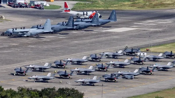 Pangkalan militer AS (REUTERS/Eva Marie Uzcategui)