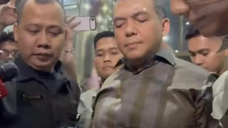 Akhirnya Wakil Menteri Imipas Silmy Karim Menyerahkan Diri ke KPK. (tribun).