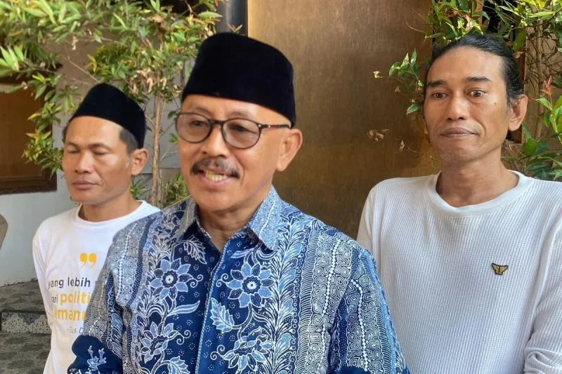Wakil Bupati Indramayu, Syaefudin, didampingi kuasa hukumnya, Syamsul Bahri Siregar (kanan), ditemui di rumah dinasnya di Jalan Kartini, Kecamatan/Kabupaten Indramayu, Selasa (9/6/2026). Syaefudin membantah hoax soal penetapan tersangka dirinya oleh Kejati Jabar.(Tribun Jabar/Ahmad Imam Baehaqi)