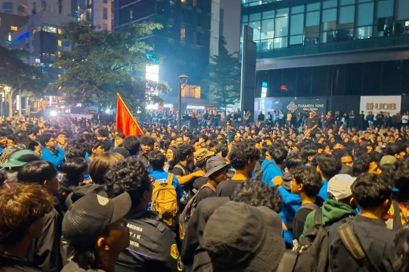 Aksi unjuk rasa mahasiswa di Sudirman (Kompas)