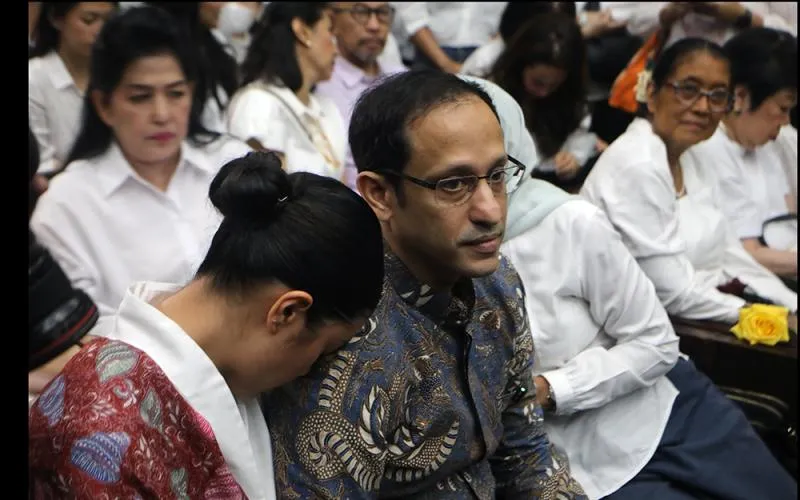 Terdakwa kasus dugaan korupsi pengadaan Chromebook dalam program digitalisasi pendidikan di Kemendikbudristek.Nadiem Anwar Makarim mengikuti sidang pembacaan putusan (vonis) di Pengadilan Tipikor, Jakarta, Selasa (30/6/2026). Majelis hakim memvonis Nadiem Anwar Makarim dengan pidana penjara 10 tahun, denda sebesar Rp1 miliar subsider 190 hari kurungan dan uang pengganti Rp809,59 miliar subsider pidana penjara selama lima tahun. Robinsar Nainggolan