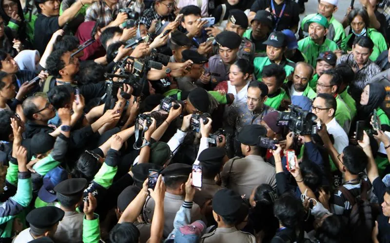 Terdakwa kasus dugaan korupsi pengadaan Chromebook dalam program digitalisasi pendidikan di Kemendikbudristek.Nadiem Anwar Makarim mengikuti sidang pembacaan putusan (vonis) di Pengadilan Tipikor, Jakarta, Selasa (30/6/2026). Majelis hakim memvonis Nadiem Anwar Makarim dengan pidana penjara 10 tahun, denda sebesar Rp1 miliar subsider 190 hari kurungan dan uang pengganti Rp809,59 miliar subsider pidana penjara selama lima tahun. Robinsar Nainggolan