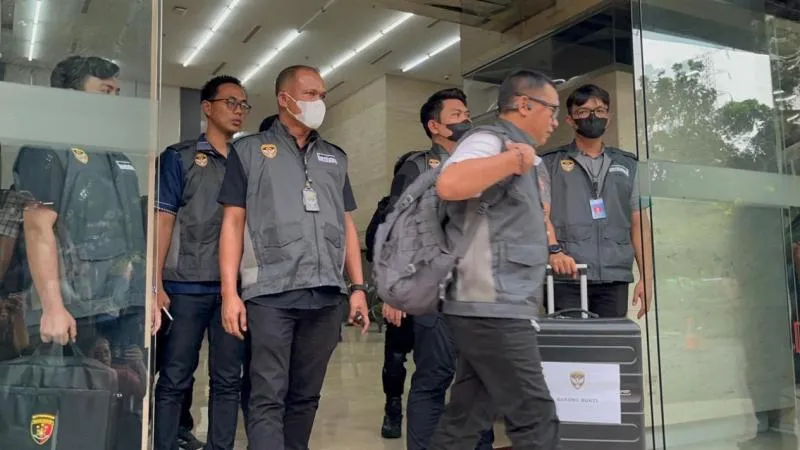 Kortas Tipidkor Polri Geledah Tiga Lokasi di Jatim Terkait Korupsi Pabrik Gula Sumber : tvOnenews/A.R Safira
