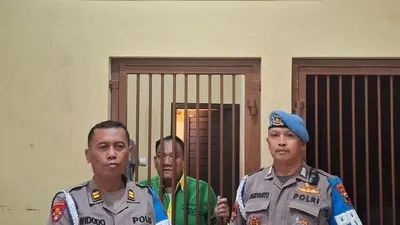 Oknum anggota Polres Tegal Kota, Aiptu N dipatsus buntut dugaan penganiayaan wanita. (dok. Polda Jateng)