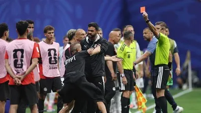 Federasi Sepak Bola Mesir (EFA) resmi melayangkan protes keras dengan memerintahkan FIFA untuk segera mendepak wasit Fancois Letexier dari tugas memimpin laga Piala Dunia.REUTERS/Paul Childs