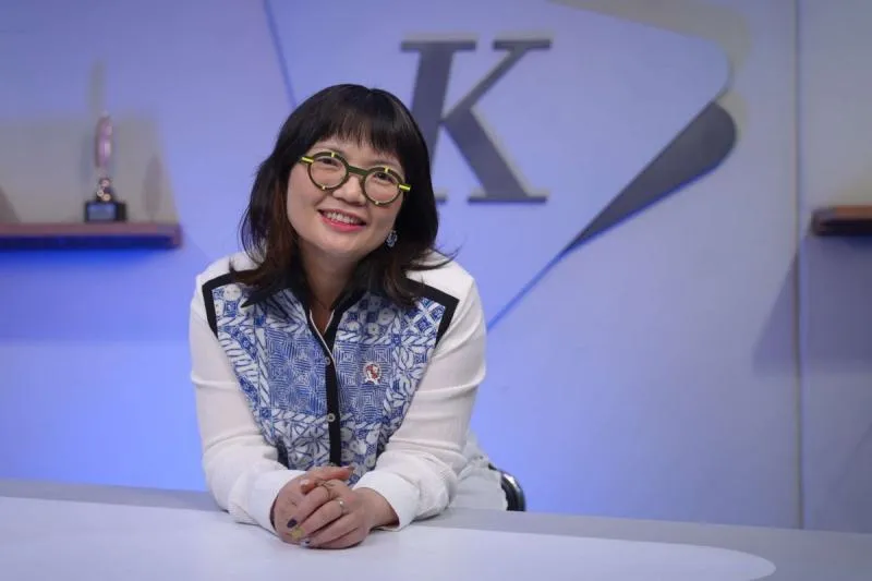 Wakil Menteri Pendidikan Tinggi, Sains, dan Teknologi, Stella Christie saat diwawancarai Kompas.com dalam program Naratama di Menara Kompas, Palmerah Selatan, Jakarta Pusat, Senin (24/2/2025).(KOMPAS.com/FREDERIKUS TUTO KE SOROMAKING)