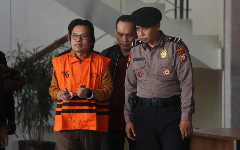 Komisi Pemberantasan Korupsi (KPK) secara resmi menahan mantan Sekretaris Jenderal Majelis Permusyawaratan Rakyat (MPR) RI, Ma’ruf Cahyono (MC), terkait dugaan kasus gratifikasi dalam pengadaan barang dan jasa. Ma’ruf Cahyono diduga menerima gratifikasi dengan total nilai fantastis mencapai sekitar Rp 30 miliar. Robinsar Nainggolan