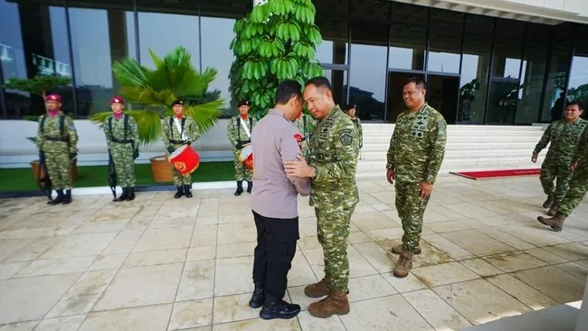 Sebut Ada Upaya Pecah Belah Polri-TNI, Kapolri Temui Panglima TNI. (Arsip Polri).