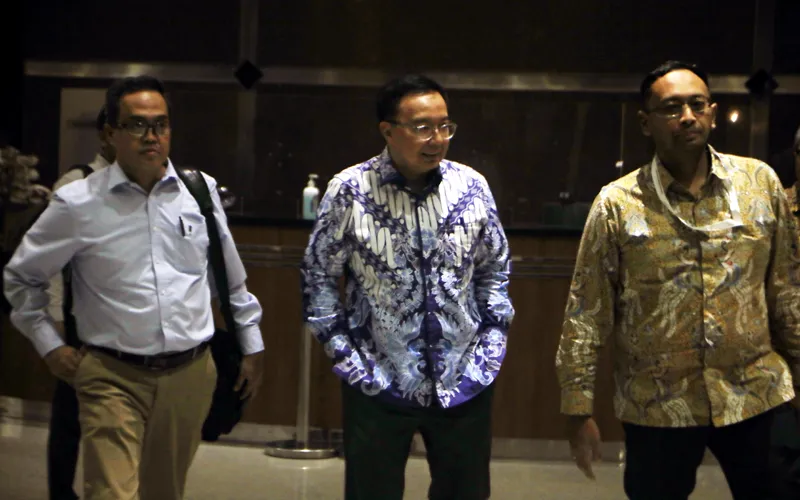 Anggota V Badan Pemeriksa Keuangan (BPK) RI Bobby Adhityo Rizaldi telah merampungkan pemeriksaan selama sekitar sembilan jam di Komisi Pemberantasan Korupsi (KPK), Kamis (16/7/2026). Pemeriksaan Bobby Adhityo Rizaldi terkait kasus dugaan suap pengondisian temuan audit BPK yang menjerat Bupati Muara Enim nonaktif Edison. Robinsar Nainggolan