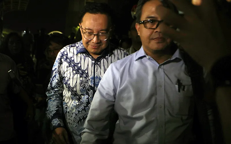 Anggota V Badan Pemeriksa Keuangan (BPK) RI Bobby Adhityo Rizaldi telah merampungkan pemeriksaan selama sekitar sembilan jam di Komisi Pemberantasan Korupsi (KPK), Kamis (16/7/2026). Pemeriksaan Bobby Adhityo Rizaldi terkait kasus dugaan suap pengondisian temuan audit BPK yang menjerat Bupati Muara Enim nonaktif Edison. Robinsar Nainggolan